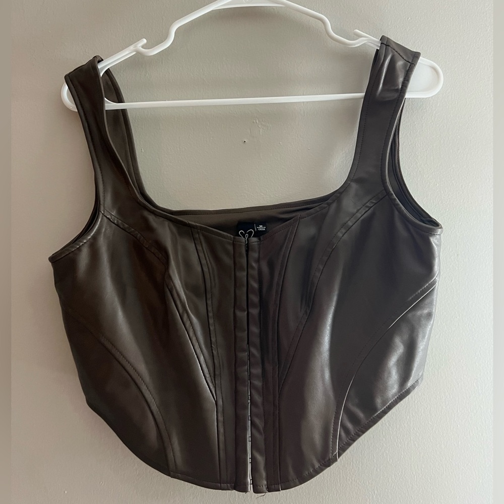 Selling a brown corset size M from Windsor. Used once and in good condition.
